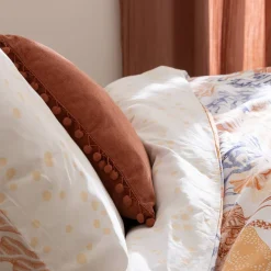 Coussin pompons