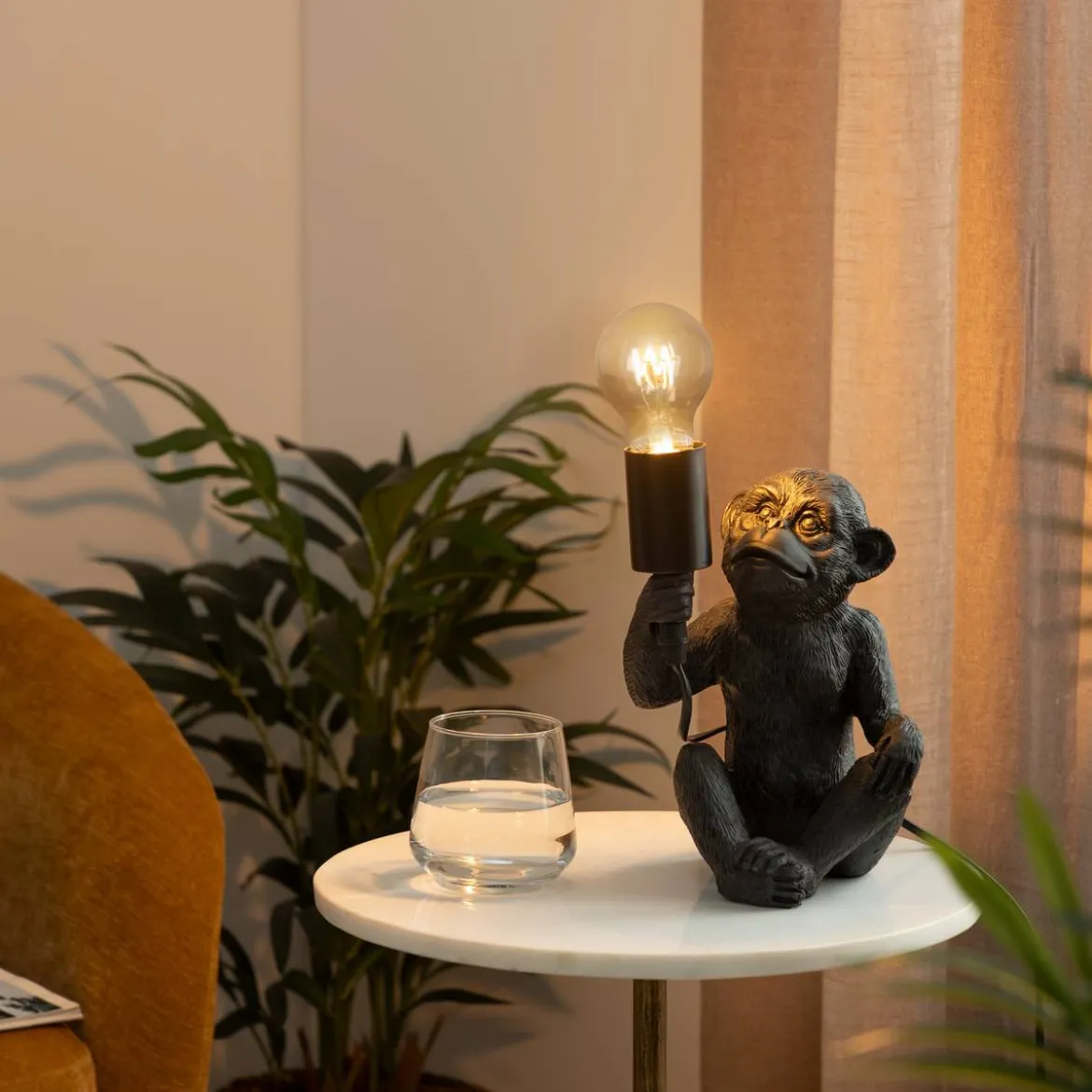 Lampe singe, résine