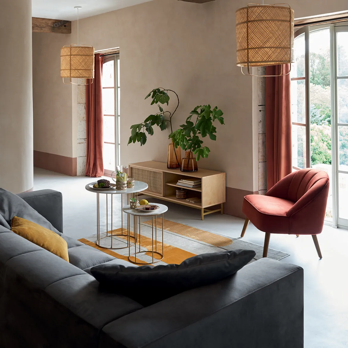 Tables gigognes